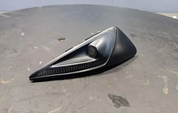 Tesla Model 3 Front fender indicator light 