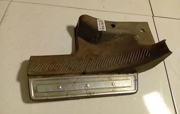 Hyundai Santa Fe Rear sill trim cover X8587526010
