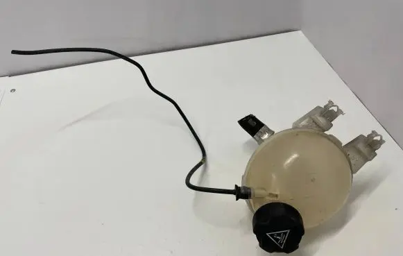 Citroen C3 Coolant expansion tank/reservoir 9800777280