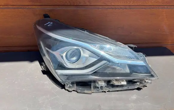 Toyota Yaris Headlight/headlamp