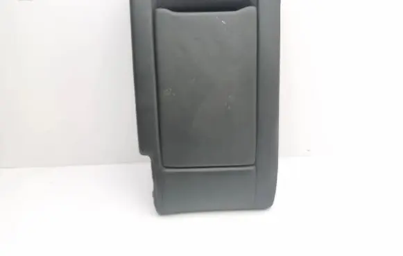 Audi Q7 4L Rear seat armrest 