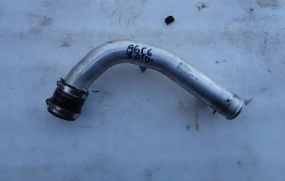Audi A6 S6 C6 4F Engine coolant pipe/hose 6863213
