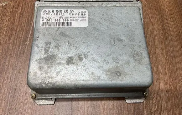 Mercedes-Benz E W124 Engine control unit/module 0261203688 0185456532