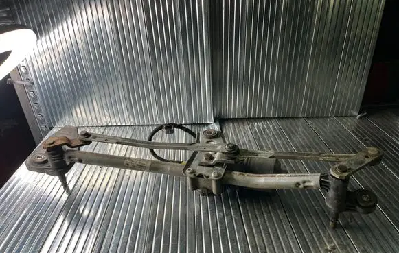 Opel Astra H Front wiper linkage and motor 3397020632 13111211