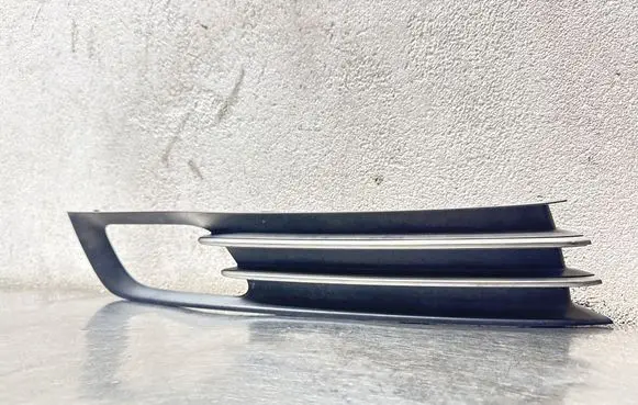 Volvo V70 Front fog light trim/grill 31323995