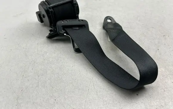 Rear seatbelt