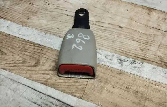 Chrysler Pacifica Rear seatbelt buckle