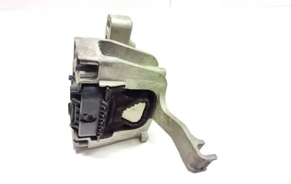 Audi Q3 F3 Engine mount bracket 5Q0199262BF 21112018 7PE3G3487002