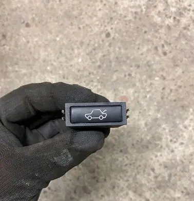 BMW 5 E39 Tailgate opening switch 8365579 459700