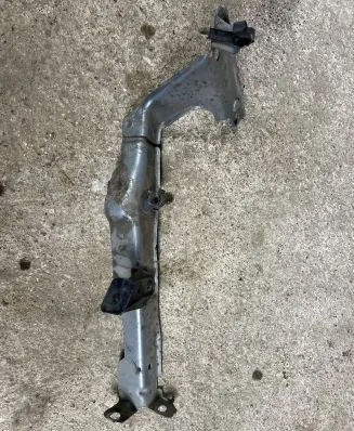Audi A4 S4 B8 8K Fender mounting bracket 8K0821135