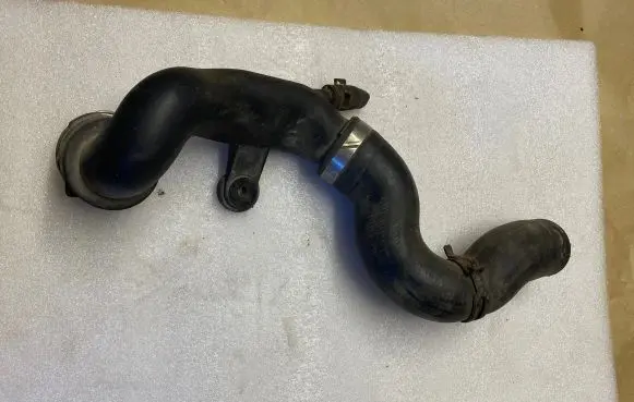 Volkswagen Touareg I Engine coolant pipe/hose 7L6122291