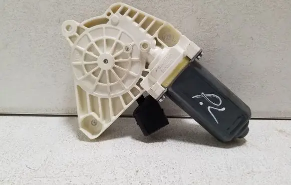 Mercedes-Benz CLS C218 X218 Front door window regulator motor A2078200642 934531102