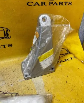 BMW 5 E39 Engine mounting bracket 22111091946 1091946