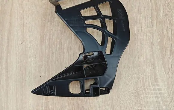 BMW 5 G30 G31 G38 Front bumper mounting bracket 7385347