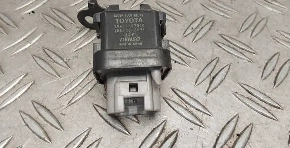Toyota Avensis T270 Glow plug pre-heat relay 2861067010