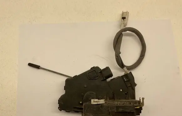 BMW 3 E46 Front door lock 244BTR