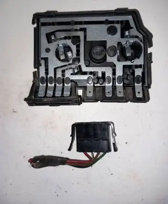 Audi A6 S6 C4 4A Tail light bulb cover holder B5831BL