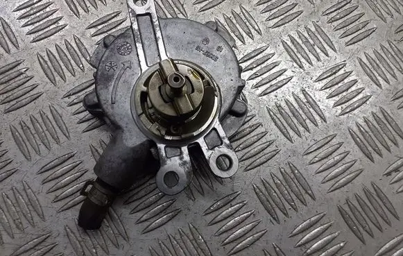 Toyota Avensis T270 Vacuum pump ST567-M1