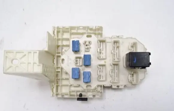 Suzuki SX4 Fuse module 3677079J51 L0T1Z02 B79J0
