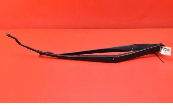 Hyundai i30 Front wiper blade arm 