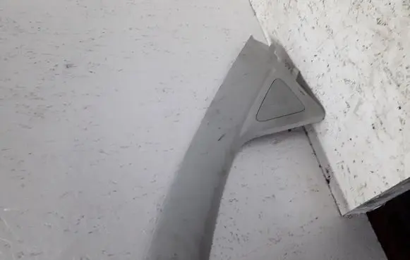 Volkswagen New Beetle (A) pillar trim