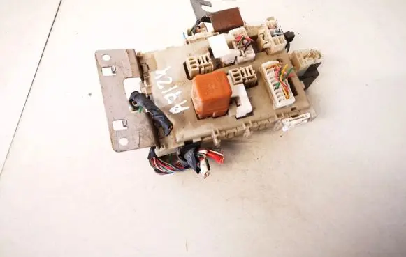 Nissan Almera Tino Fuse box set 243504u100