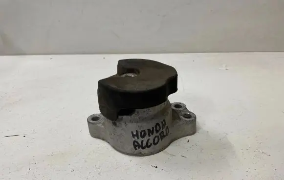 Honda Accord Engine mount bracket