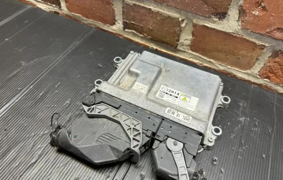 Mazda 6 Engine control unit/module 275700-6332 1418881