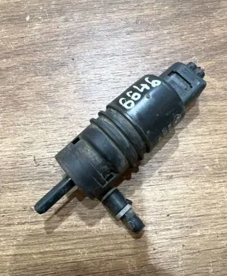 BMW X3 E83 Windscreen/windshield washer pump 8362154