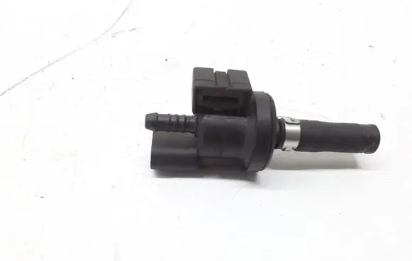 Volkswagen Eos Breather valve 06E906517A