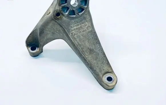 Volkswagen Touareg II Engine mounting bracket 7L8199308F 7L8199308E