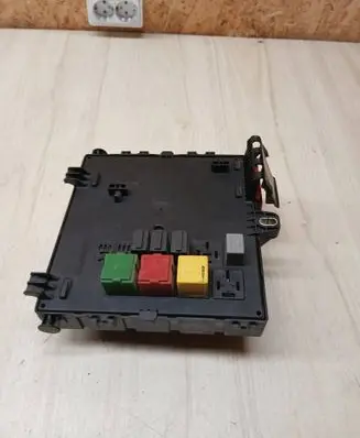Opel Signum Fuse module 13112909