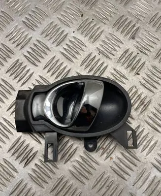 Nissan Juke I F15 Rear door interior handle