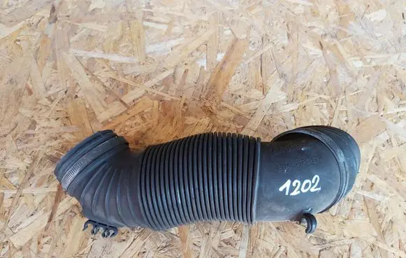 Seat Alhambra (Mk2) Turbo air intake inlet pipe/hose 5N0129656