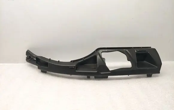 Volkswagen Polo IV 9N3 Front bumper mounting bracket 6Q0807724A