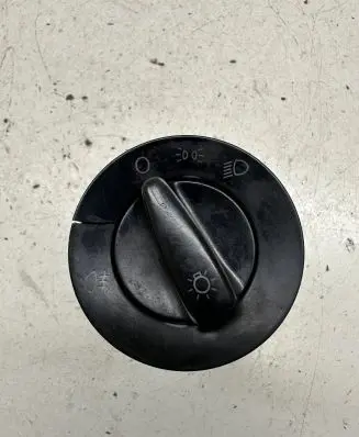 Volkswagen Golf IV Light switch 1C0941531