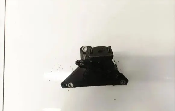 Audi A4 S4 B5 8D Engine mounting bracket