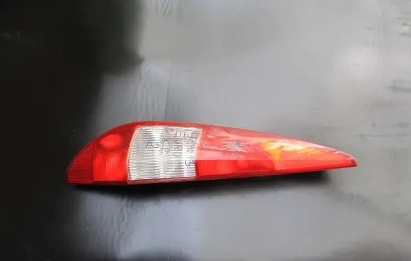 Ford Mondeo Mk III Rear/tail lights 1S7113405C
