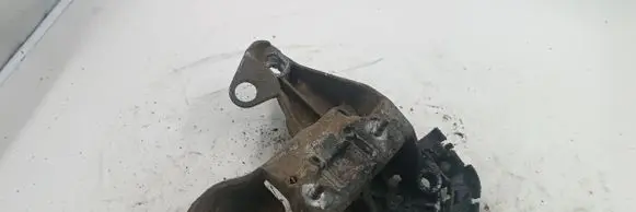 Audi A4 S4 B6 8E 8H Engine mounting bracket 8e0199352f