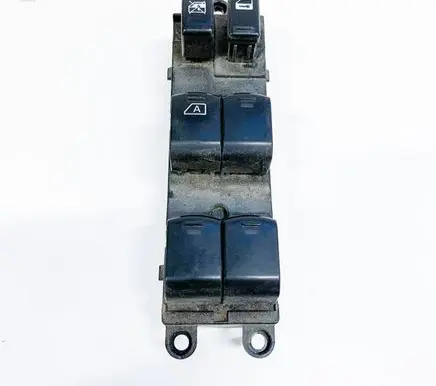Subaru Forester SH Electric window control switch 157447