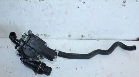 KIA Sportage Thermostat/thermostat housing 256002M810