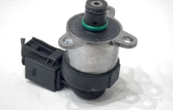 BMW 5 E60 E61 Fuel pressure regulator 