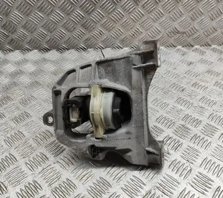 Opel Vivaro Engine mount bracket 4A110010