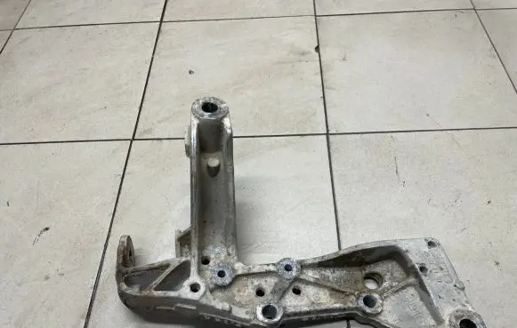Skoda Octavia Mk2 (1Z) Front lower control arm/wishbone 1K0199296E