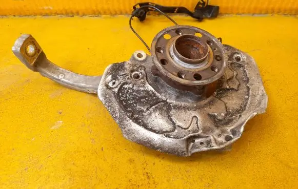 Mercedes-Benz C W205 Front wheel hub spindle knuckle