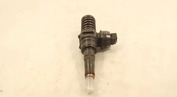 Volkswagen Touareg I Fuel injector 0414720210