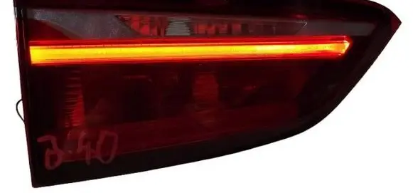 Tailgate rear/tail lights