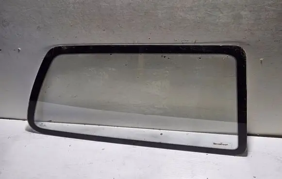 Volkswagen Golf III Rear side window 43R00021
