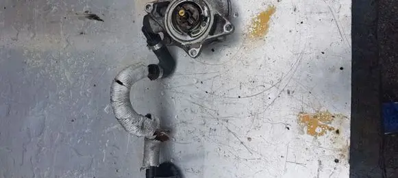Audi A6 S6 C5 4B Vacuum pump 057145100C