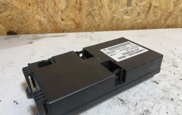 Mercedes-Benz E W211 Seat control module A2118702026 00005822A9